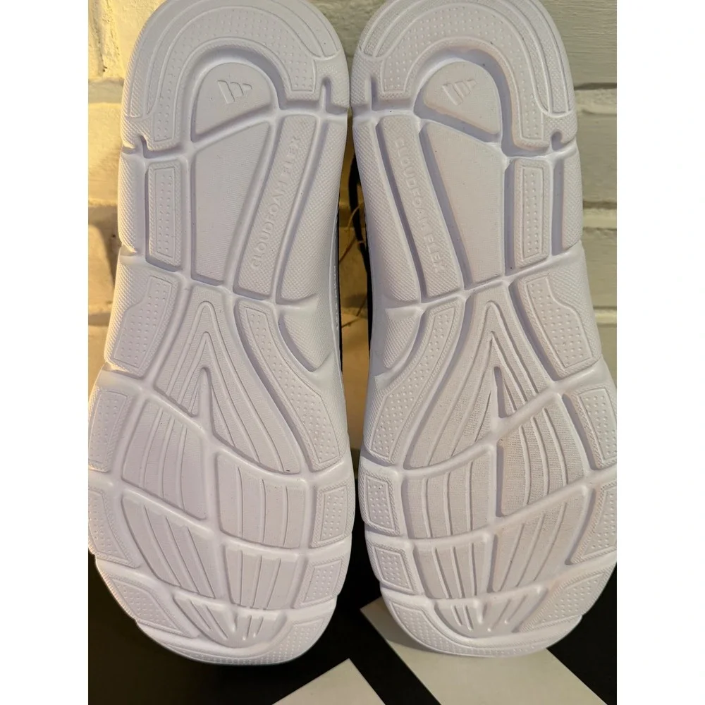 NWT Adidas Cloudfoam Flex Laces Mens 10.5 Black White Running Shoes HQ4854 Gym